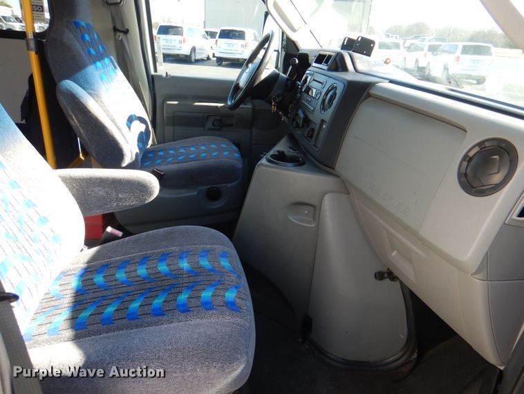 image for item JD9440 2011 Ford E450  shuttle bus