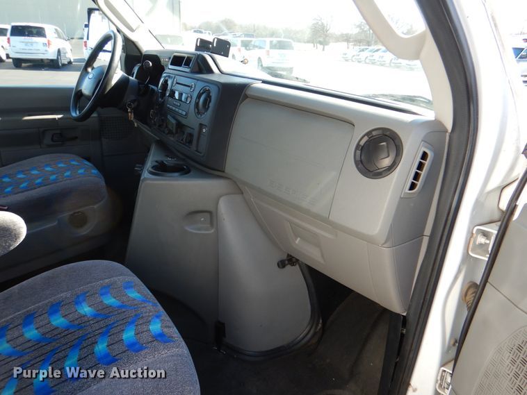 image for item JD9440 2011 Ford E450  shuttle bus