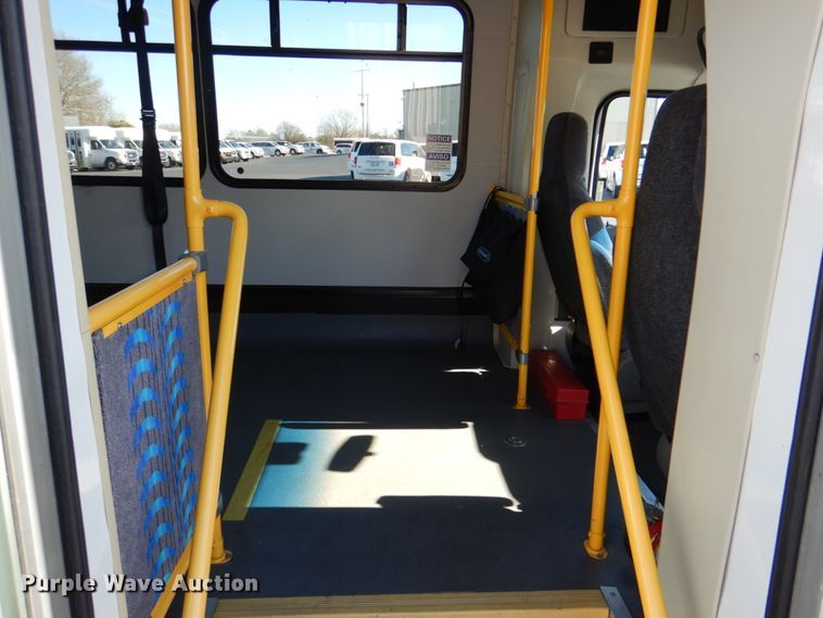 image for item JD9440 2011 Ford E450  shuttle bus