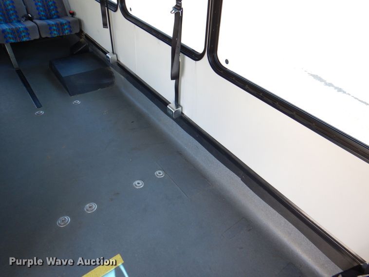 image for item JD9440 2011 Ford E450  shuttle bus