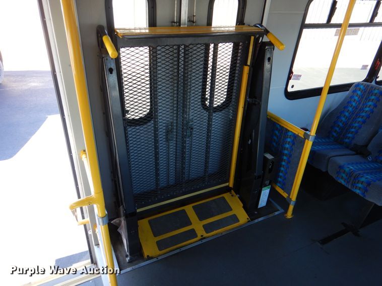 image for item JD9440 2011 Ford E450  shuttle bus