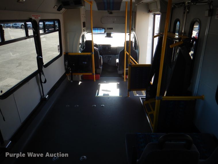 image for item JD9440 2011 Ford E450  shuttle bus