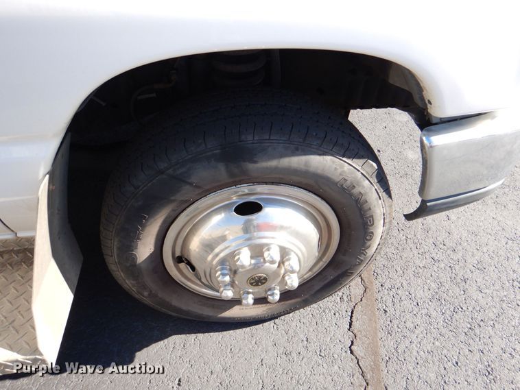 image for item JD9440 2011 Ford E450  shuttle bus