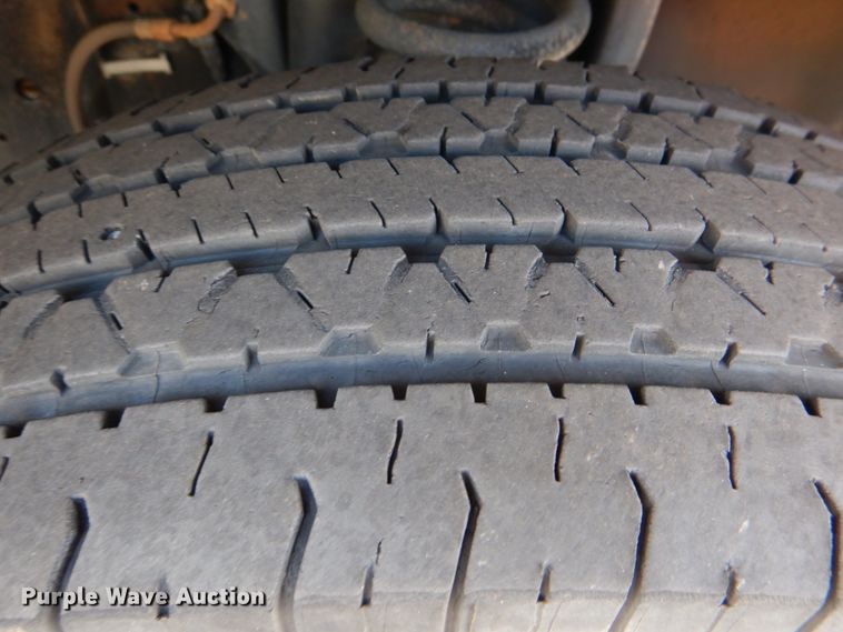 image for item JD9440 2011 Ford E450  shuttle bus