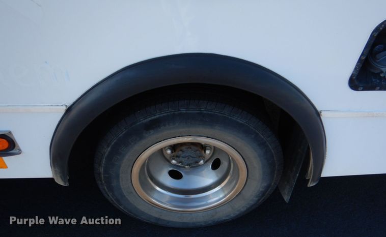 image for item JD9440 2011 Ford E450  shuttle bus