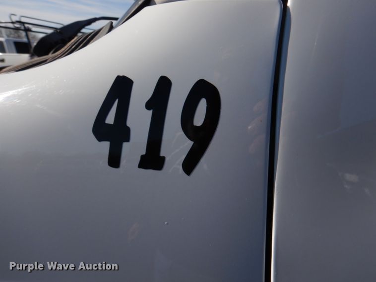 image for item JD9440 2011 Ford E450  shuttle bus