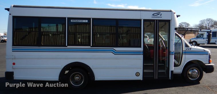 image for item JD9441 2006 Chevrolet Express G3500  shuttle bus