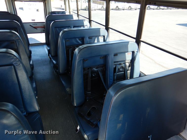 image for item JD9441 2006 Chevrolet Express G3500  shuttle bus