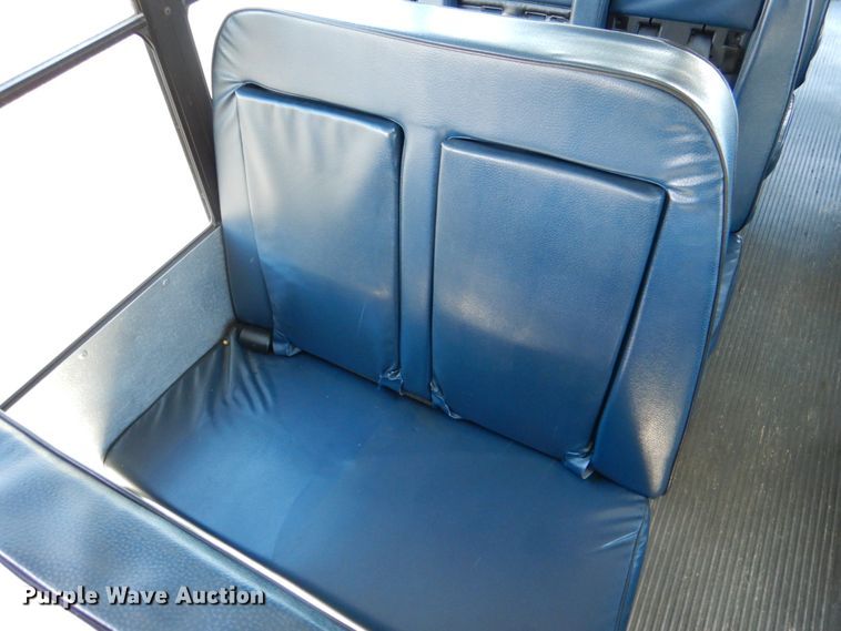 image for item JD9441 2006 Chevrolet Express G3500  shuttle bus