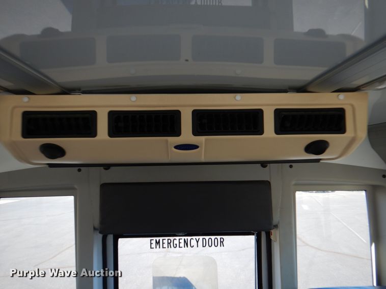 image for item JD9441 2006 Chevrolet Express G3500  shuttle bus