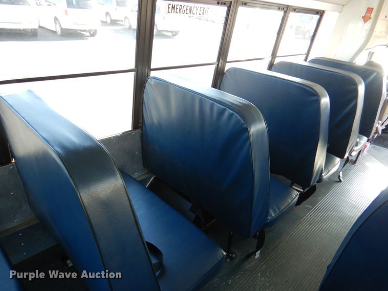 image for item JD9441 2006 Chevrolet Express G3500  shuttle bus