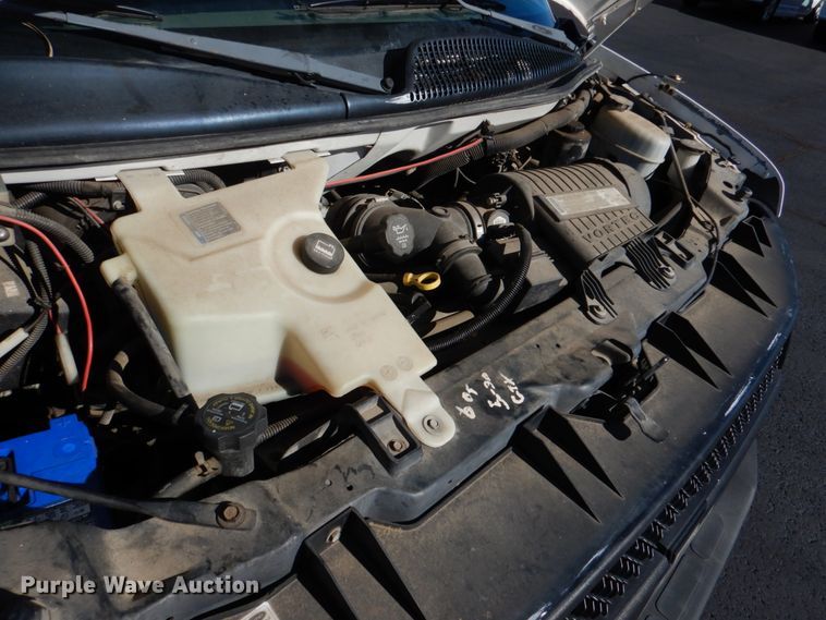 image for item JD9441 2006 Chevrolet Express G3500  shuttle bus