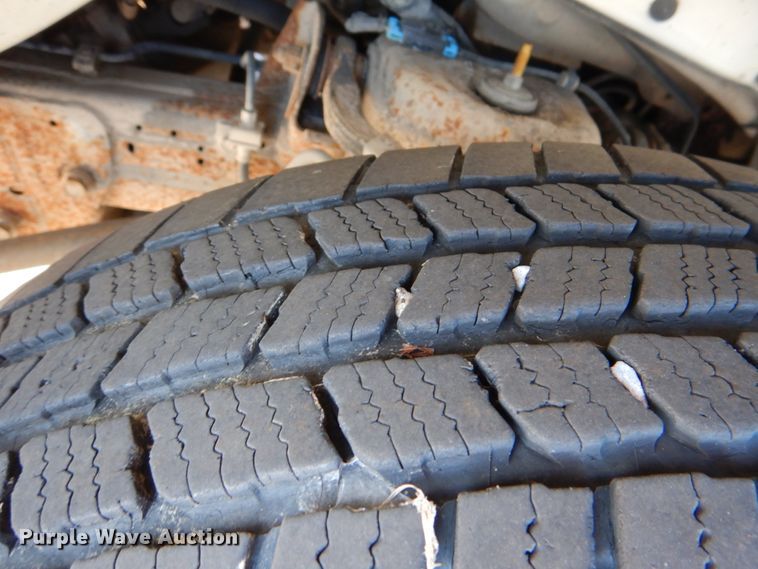 image for item JD9441 2006 Chevrolet Express G3500  shuttle bus