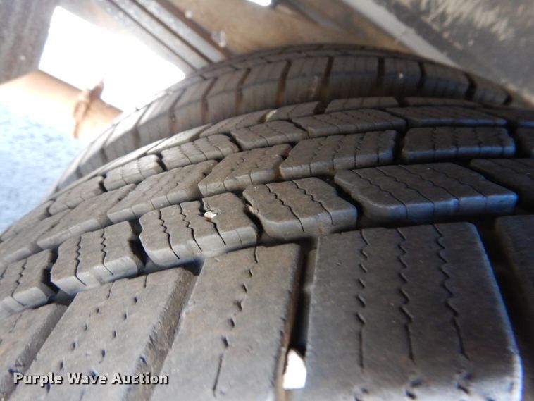 image for item JD9441 2006 Chevrolet Express G3500  shuttle bus