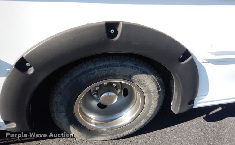 image for item JD9441 2006 Chevrolet Express G3500  shuttle bus