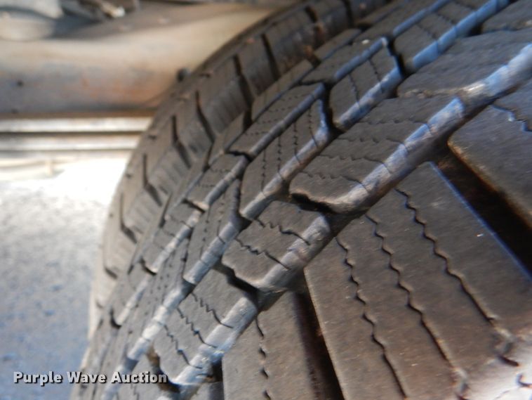 image for item JD9441 2006 Chevrolet Express G3500  shuttle bus