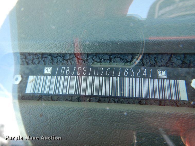 image for item JD9441 2006 Chevrolet Express G3500  shuttle bus