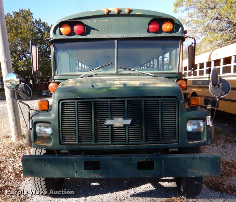 image for item JD9538 1993 Chevrolet B7  school bus
