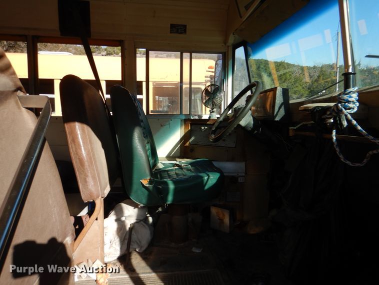 image for item JD9538 1993 Chevrolet B7  school bus