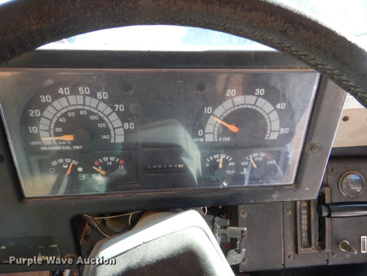 image for item JD9538 1993 Chevrolet B7  school bus