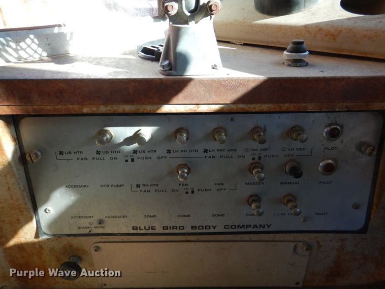 image for item JD9538 1993 Chevrolet B7  school bus