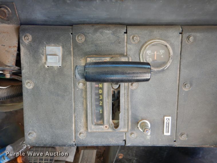 image for item JD9538 1993 Chevrolet B7  school bus