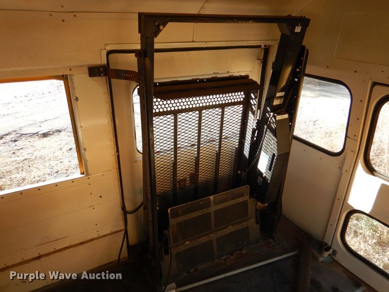 image for item JD9538 1993 Chevrolet B7  school bus