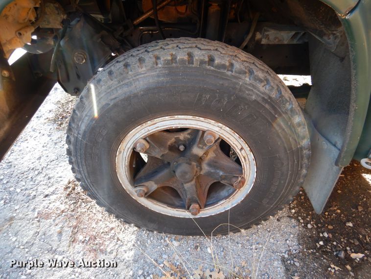 image for item JD9538 1993 Chevrolet B7  school bus