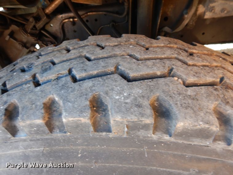 image for item JD9538 1993 Chevrolet B7  school bus