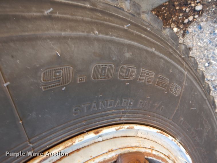 image for item JD9538 1993 Chevrolet B7  school bus