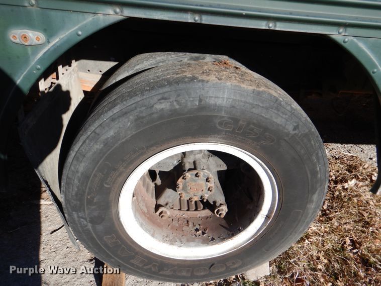 image for item JD9538 1993 Chevrolet B7  school bus