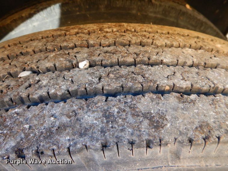 image for item JD9538 1993 Chevrolet B7  school bus