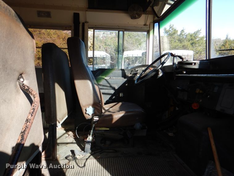 image for item JD9539 1999 International 3800  school bus