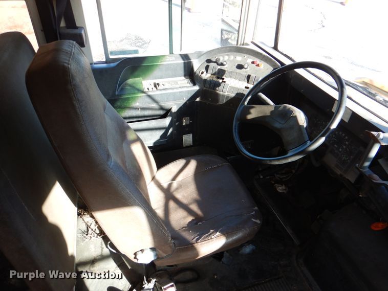 image for item JD9539 1999 International 3800  school bus