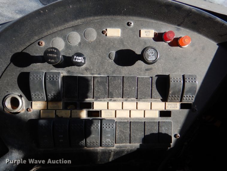 image for item JD9539 1999 International 3800  school bus