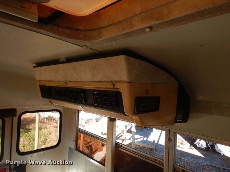 image for item JD9539 1999 International 3800  school bus