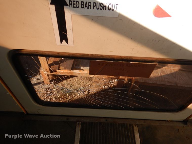 image for item JD9539 1999 International 3800  school bus