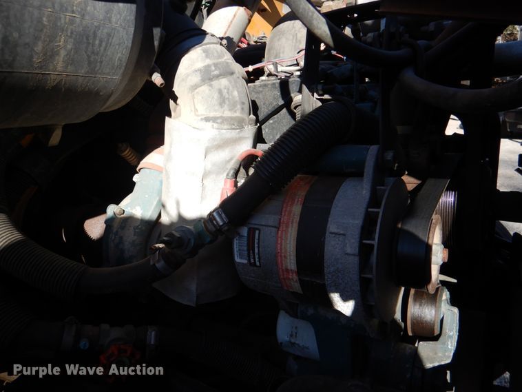 image for item JD9539 1999 International 3800  school bus