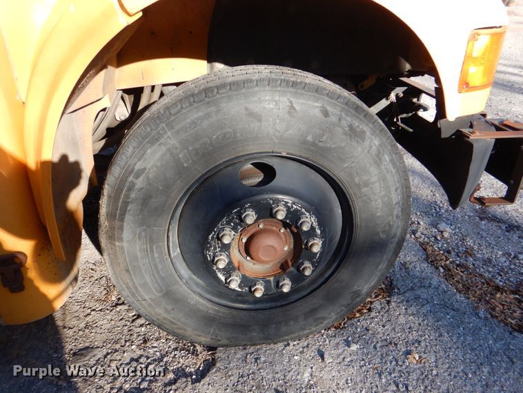 image for item JD9539 1999 International 3800  school bus