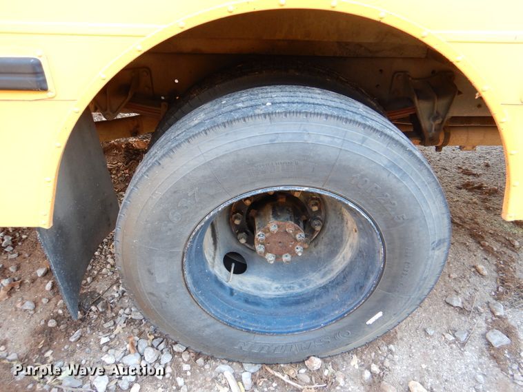 image for item JD9539 1999 International 3800  school bus