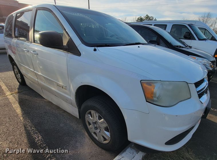 image for item JE9106 2011 Dodge Grand Caravan  handicap accessible van