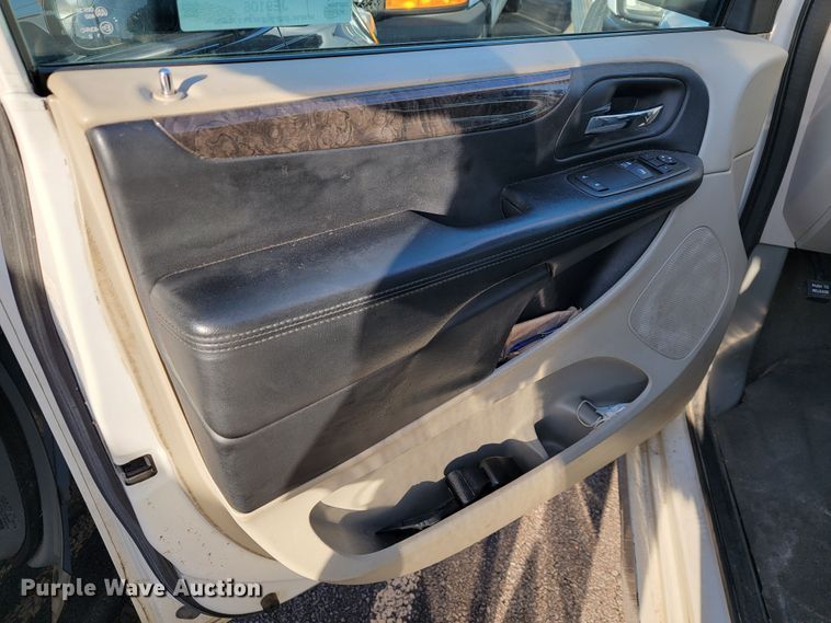 image for item JE9106 2011 Dodge Grand Caravan  handicap accessible van