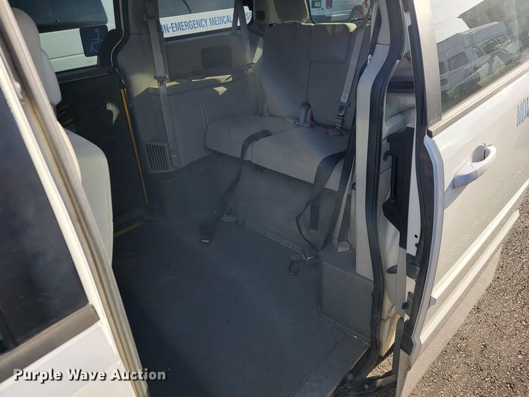 image for item JE9106 2011 Dodge Grand Caravan  handicap accessible van