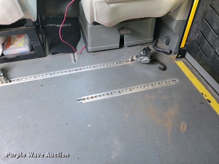 image for item JE9106 2011 Dodge Grand Caravan  handicap accessible van