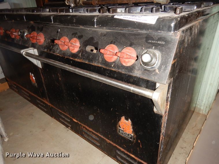 image for item JE9712 Wolf gas stove