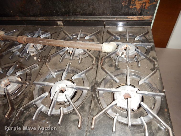 image for item JE9712 Wolf gas stove