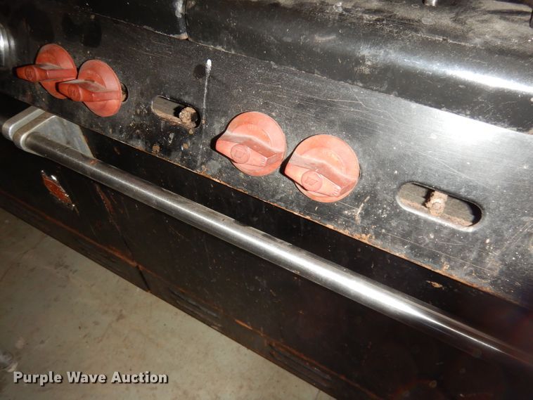 image for item JE9712 Wolf gas stove