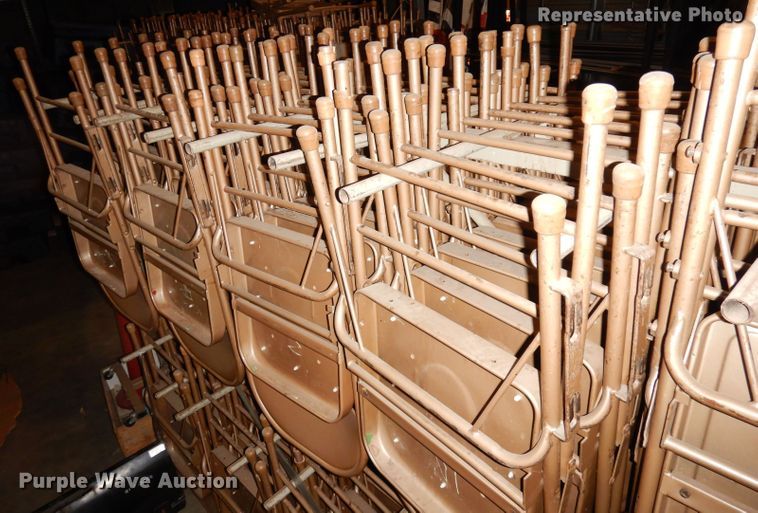 image for item JE9716 Approximately 80 metal folding chairs