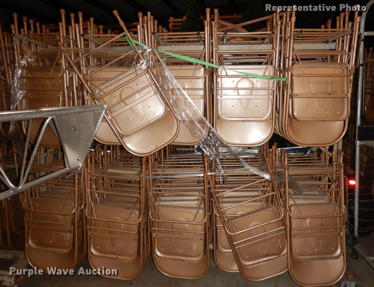 image for item JE9720 Approximately 80 metal folding chairs