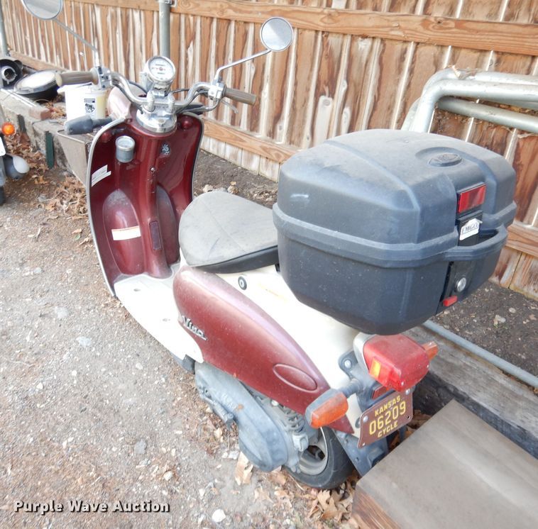 image for item JE9737 2001 Yamaha Vino  moped